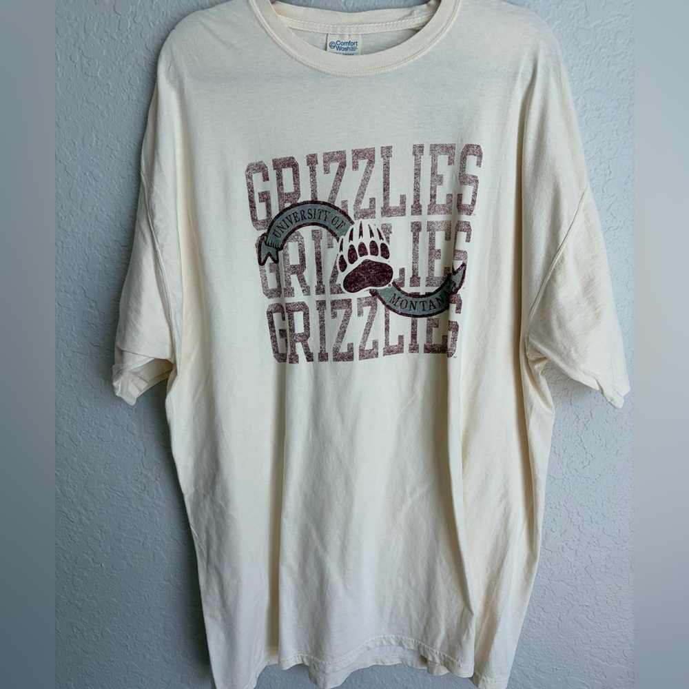 NWOT Montana Grizzlies Comfort Wash Cream T-Shirt - Men’s 2XL